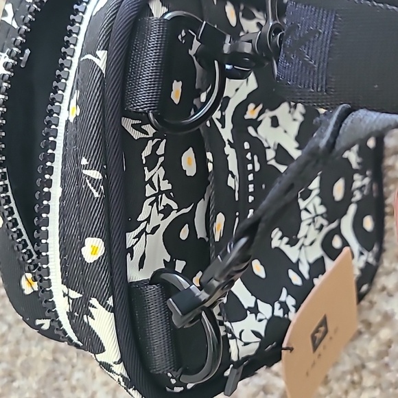 Thread Black and White Floral Crossbody Bag - Picture 3 of 7